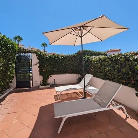 Townhouse ,cabopino Сasa de vacaciones Marbella